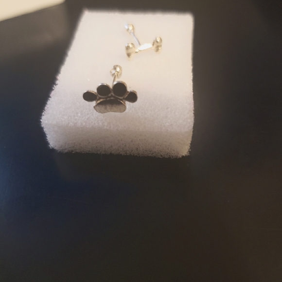 Earrings - Picture 2 of 4